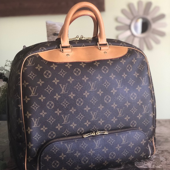 Louis Vuitton Handbags - AUTH Louis Vuitton Evasion VINTAGE & PRISTINE🌺
